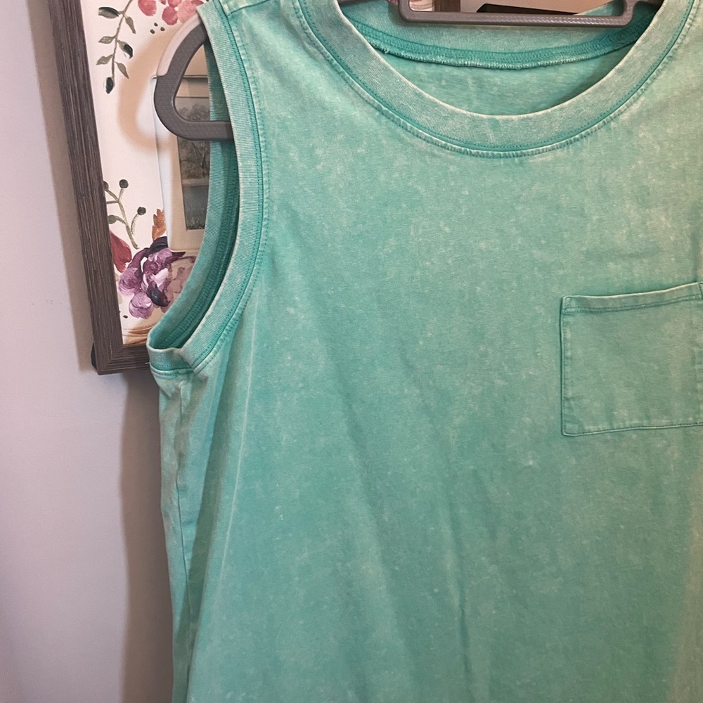 Distressed Basic Tank - Picture 2 of 2